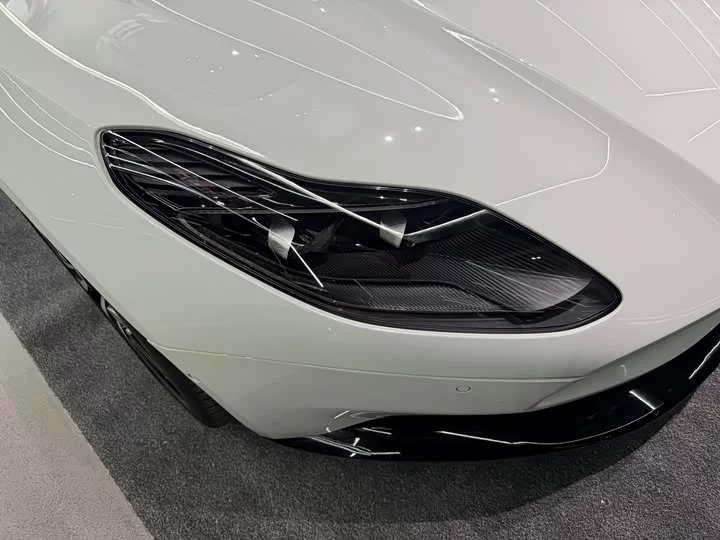 Aston Martin DB11