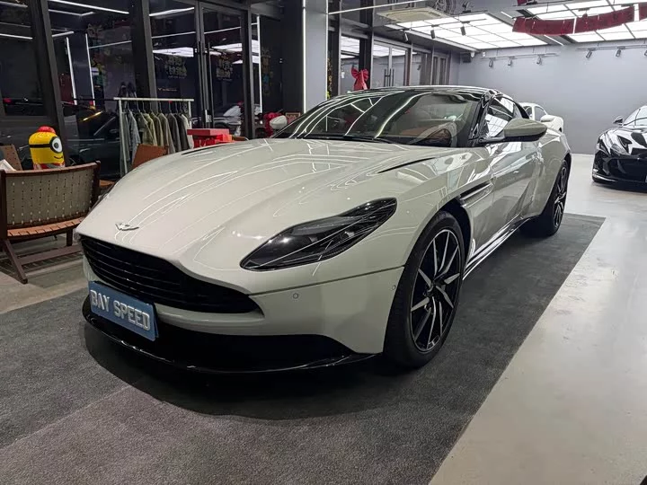 Aston Martin DB11