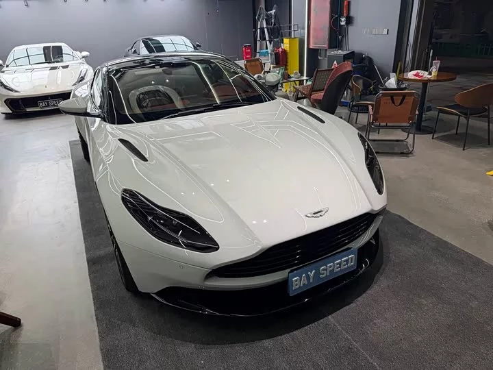 Aston Martin DB11