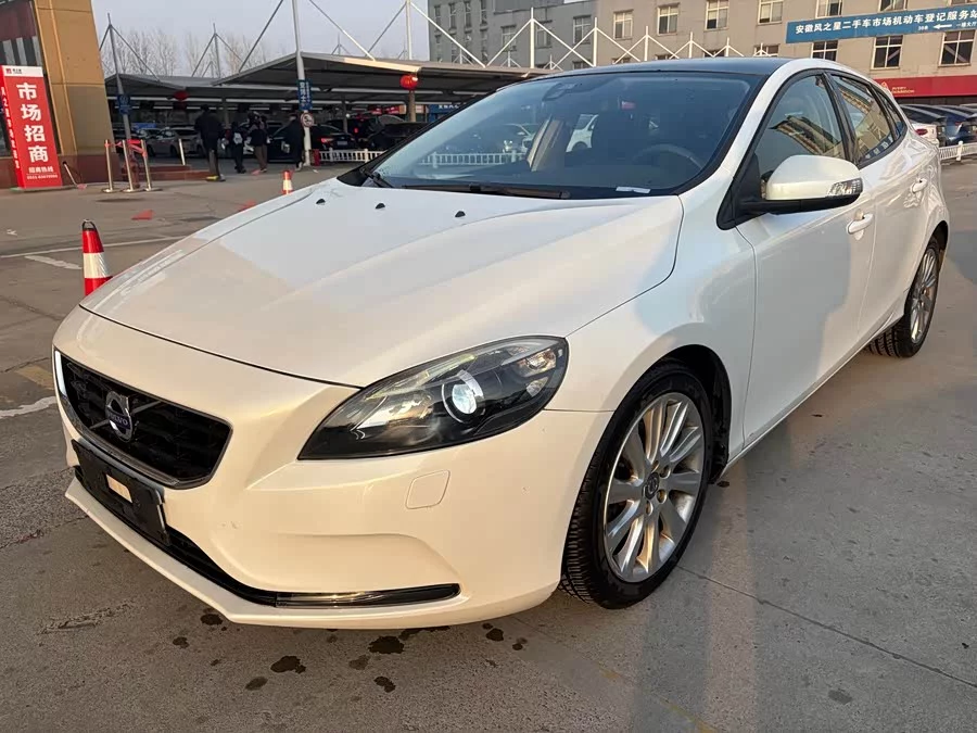 Volvo V40
