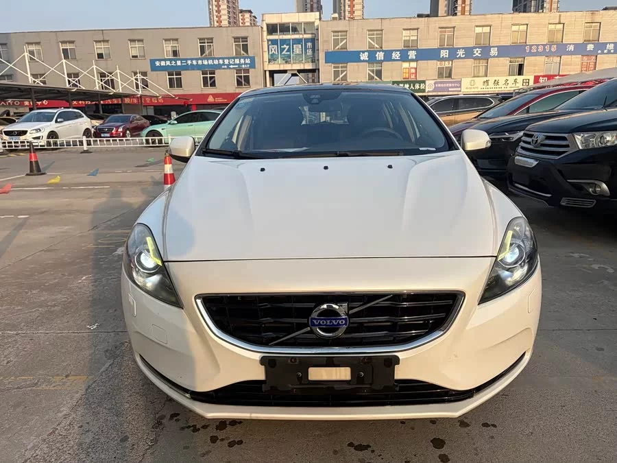 Volvo V40