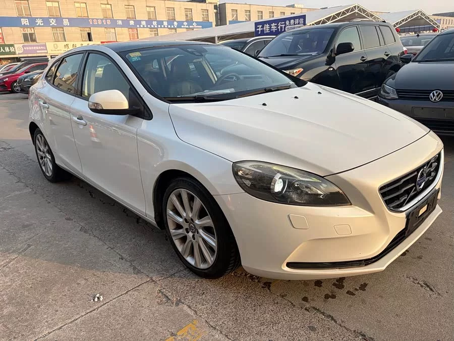 Volvo V40