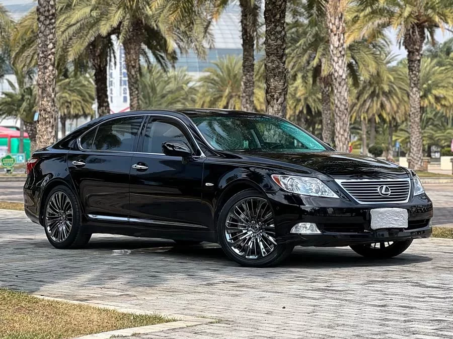 Lexus LS