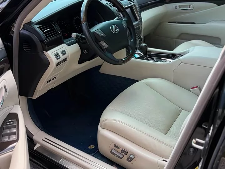 Lexus LS
