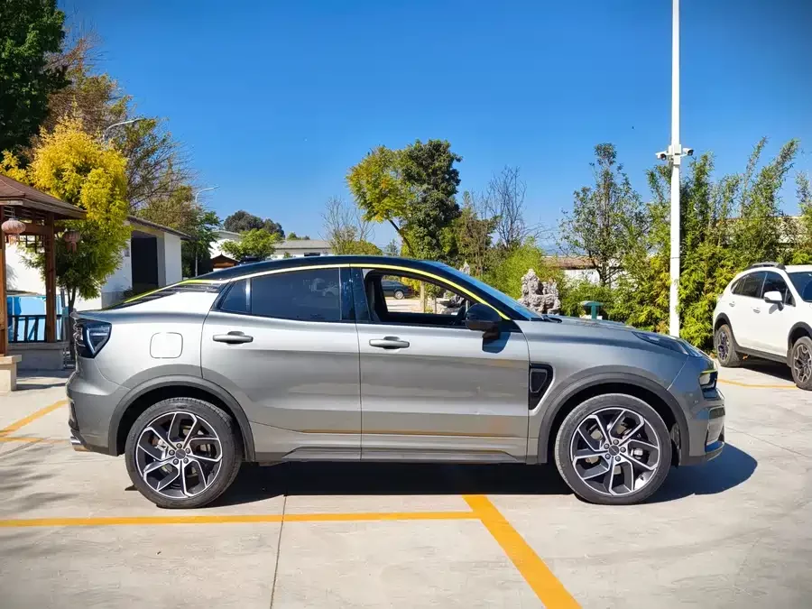 Lynk & Co 05