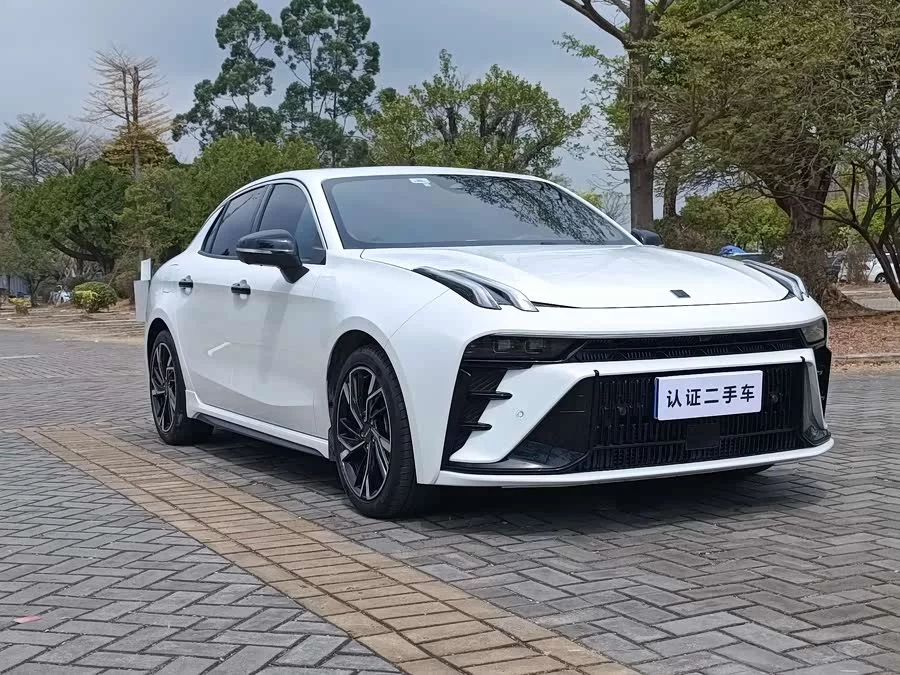 Lynk & Co 03