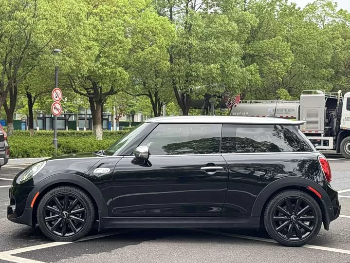 MINI 