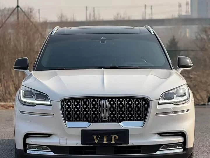 Lincoln aviator