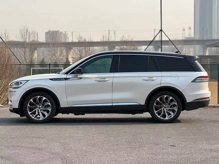 Lincoln aviator