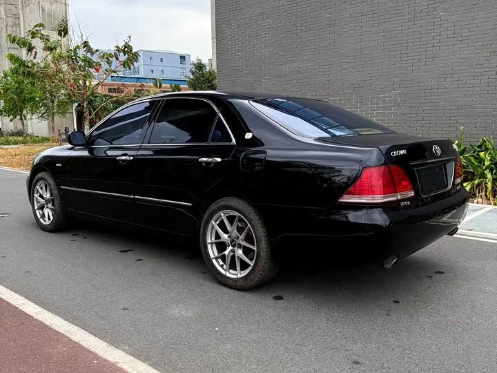 Toyota crown