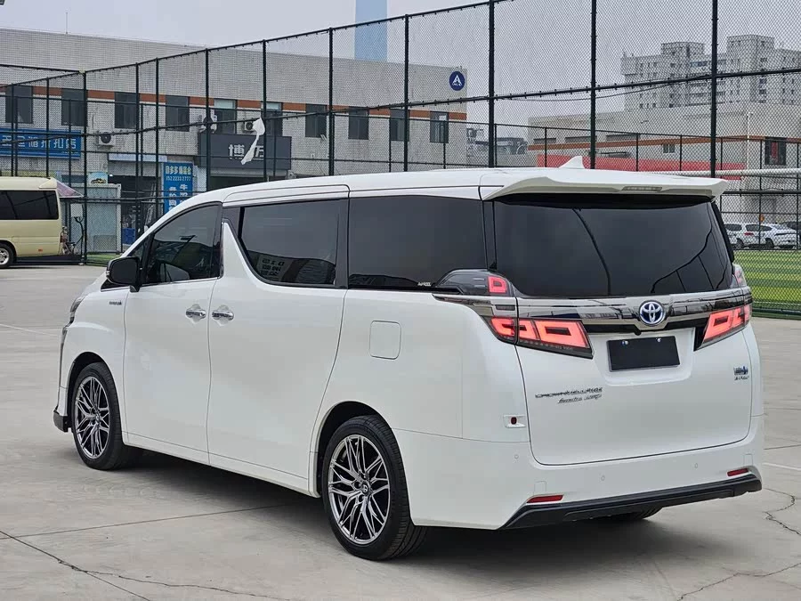 Toyota Crown Vellfire