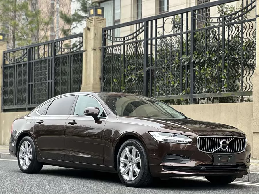 Volvo S90