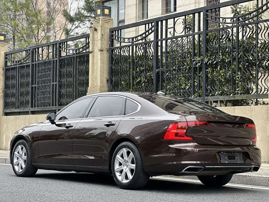 Volvo S90