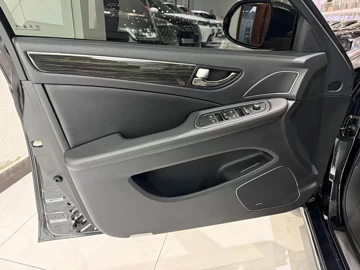 Hongqi H7