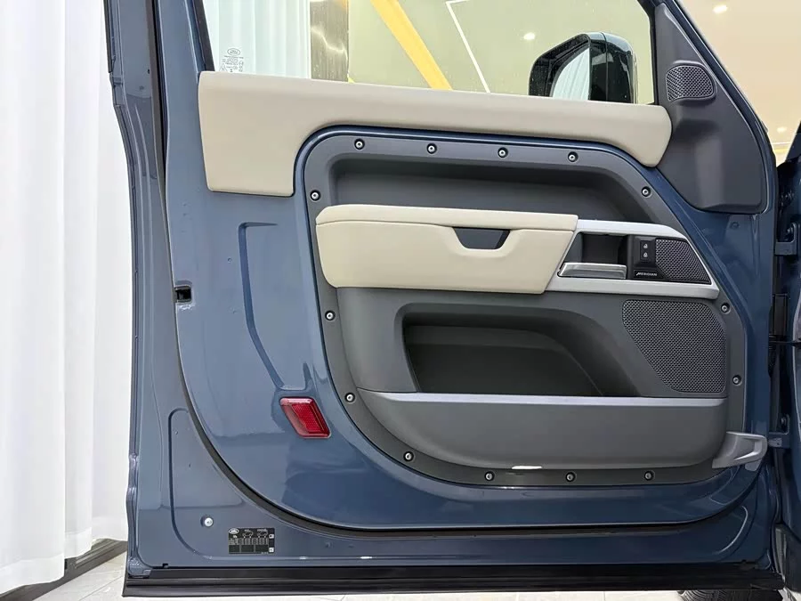 Land Rover guard