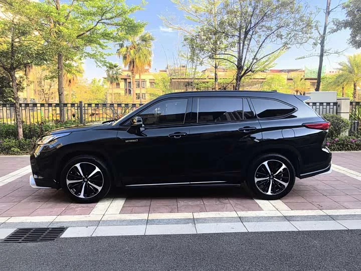 Toyota Crown Kluger