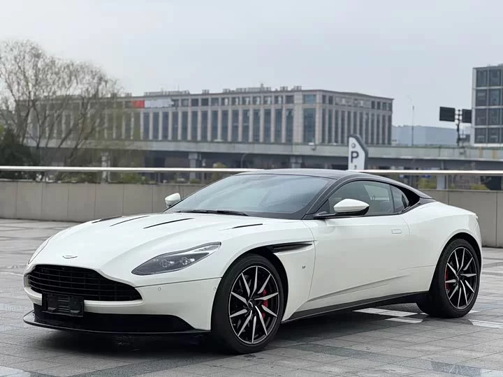 Aston Martin DB11