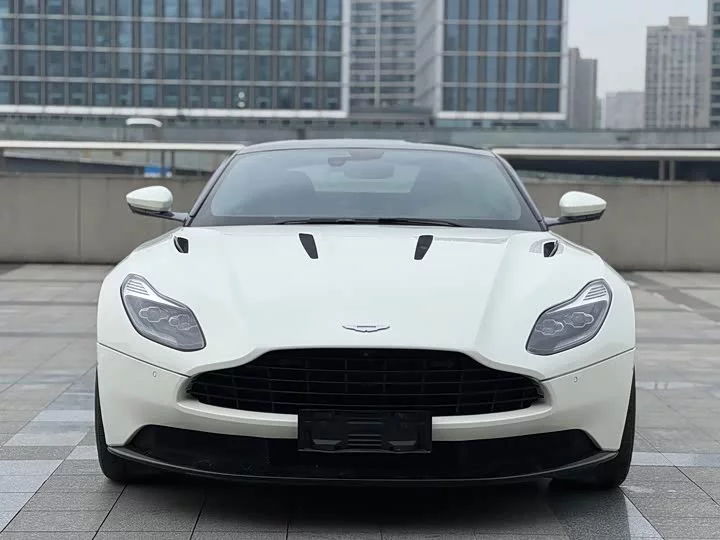 Aston Martin DB11