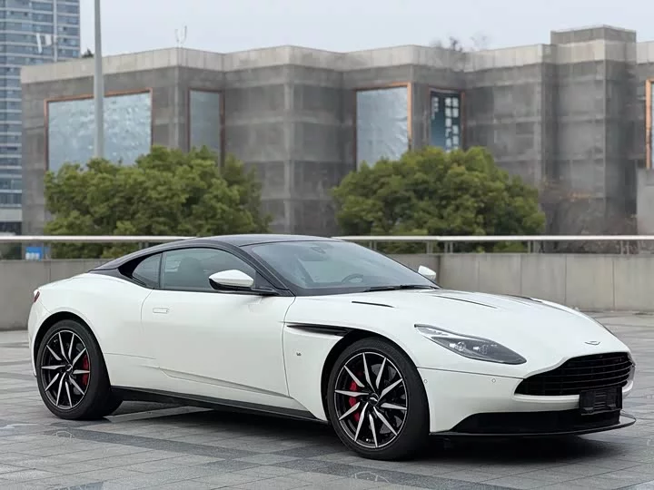 Aston Martin DB11