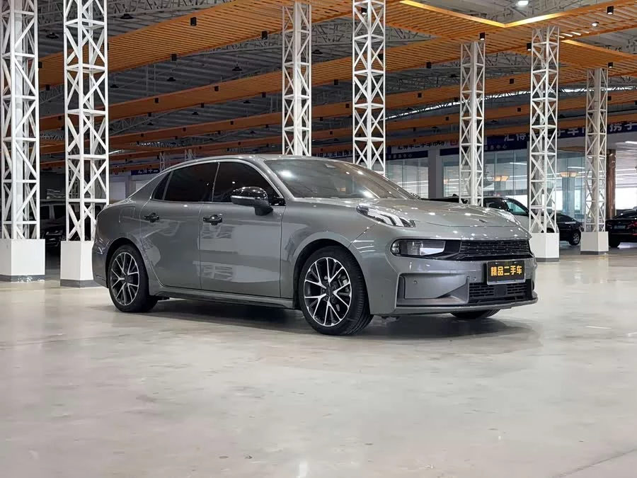 Lynk & Co 03