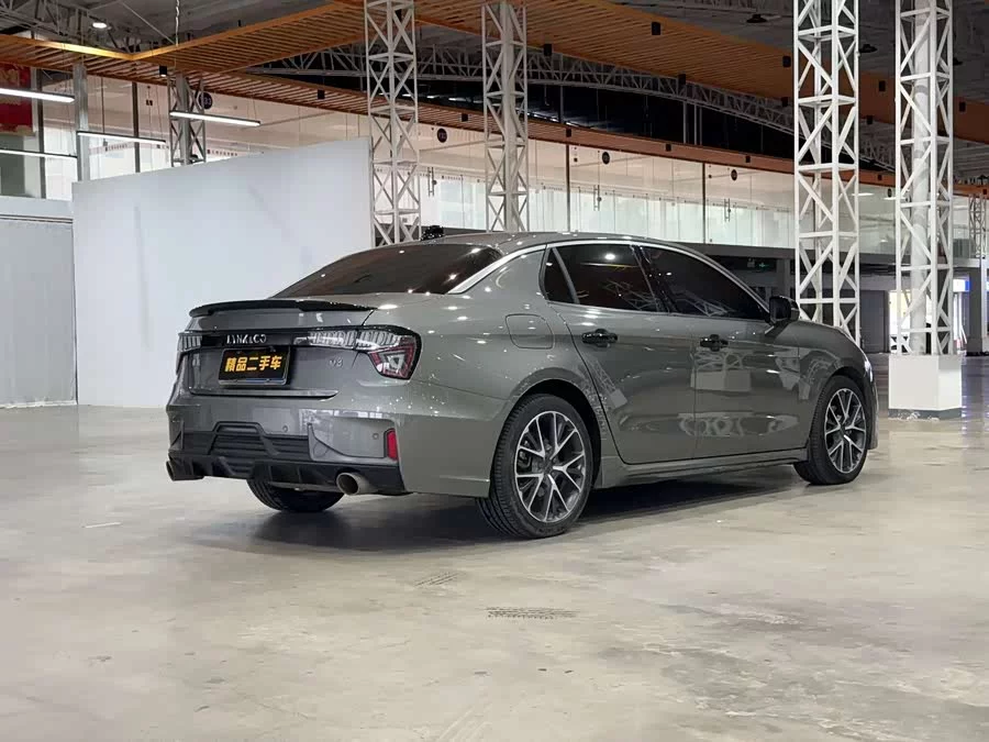 Lynk & Co 03