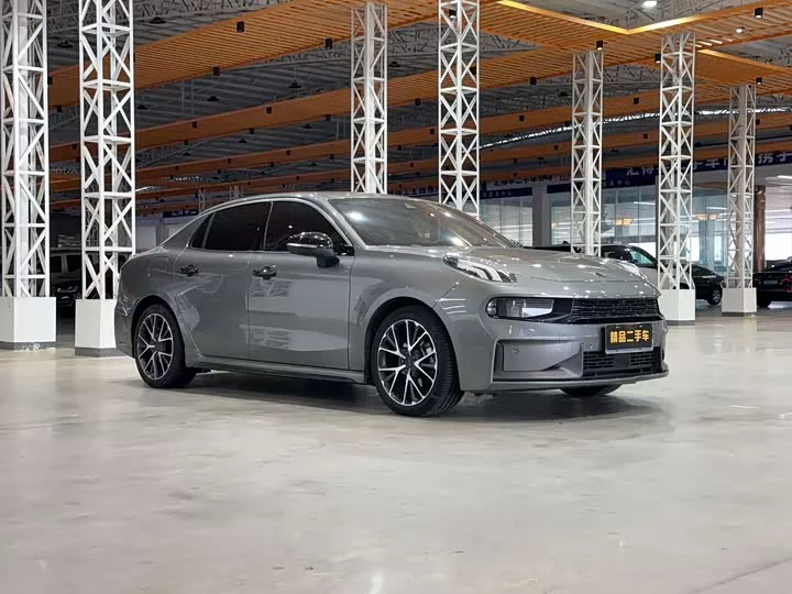 Lynk & Co 03