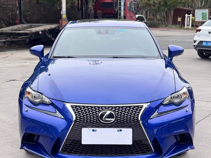 Lexus IS
