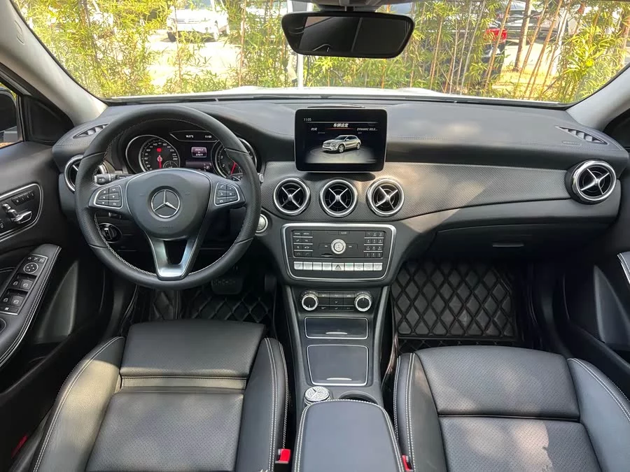 Mercedes Benz GLA
