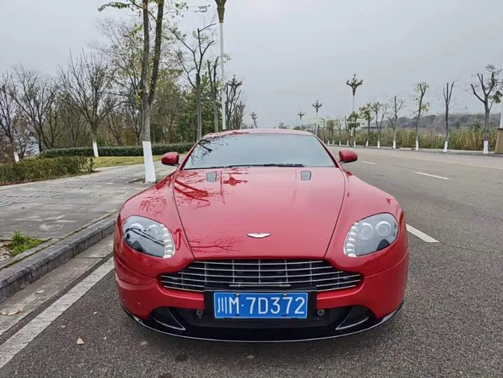 Aston Martin V8 Vantage