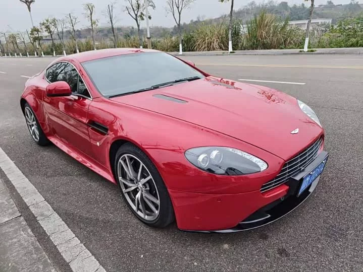Aston Martin V8 Vantage