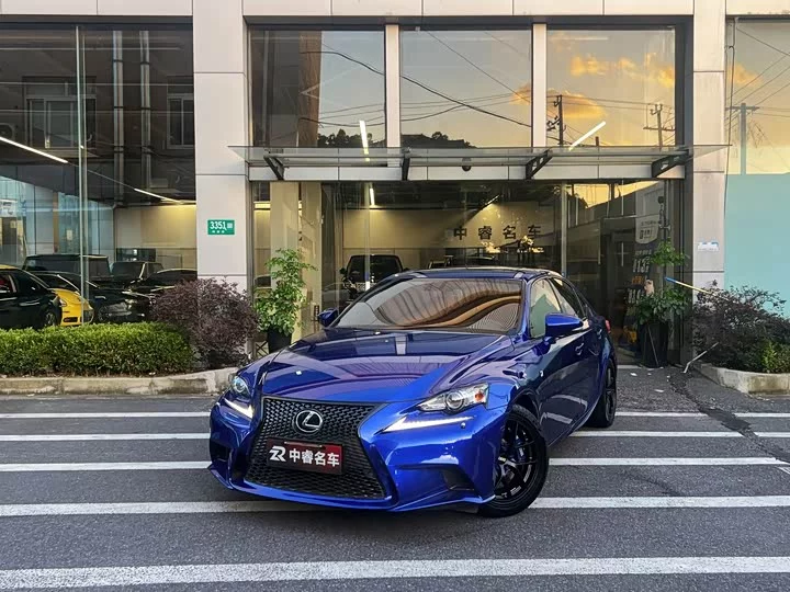 Lexus IS