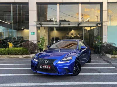 Lexus IS