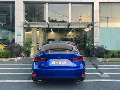 Lexus IS