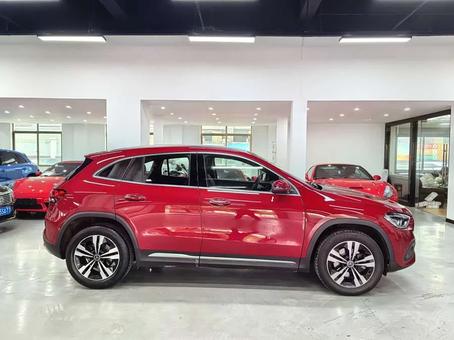 Mercedes Benz GLA