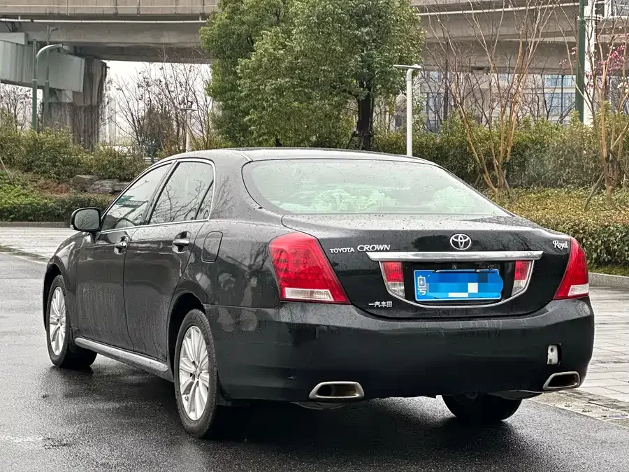 Toyota crown