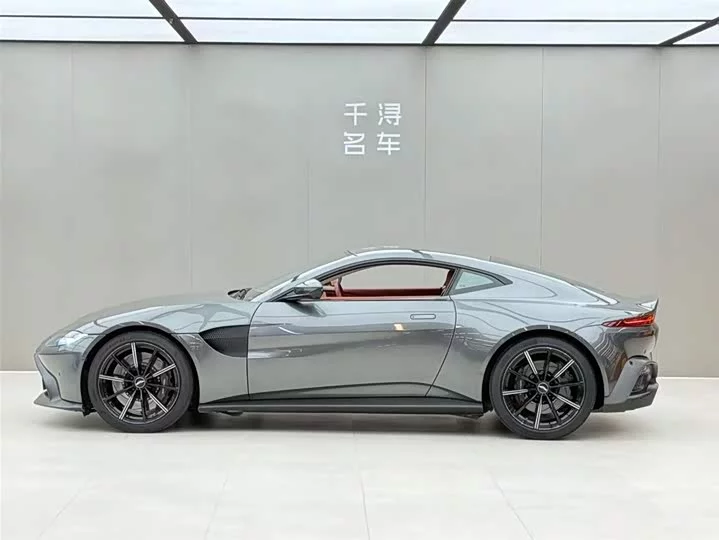 Aston Martin V8 Vantage