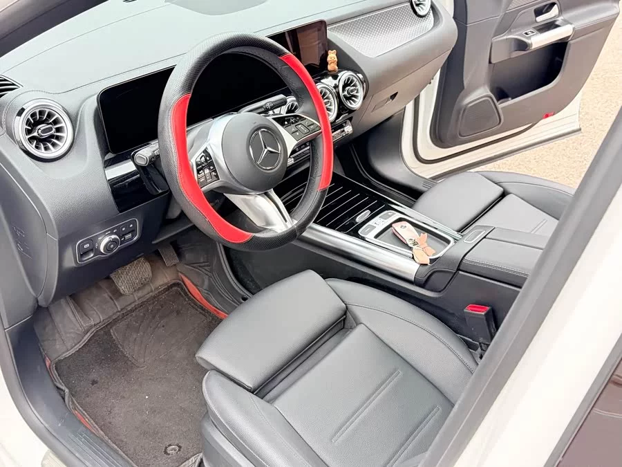 Mercedes Benz GLA
