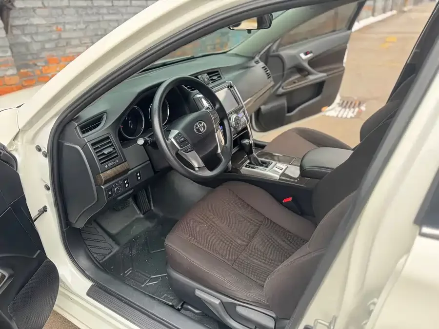 Toyota Reiz