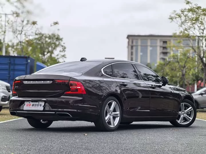 Volvo S90