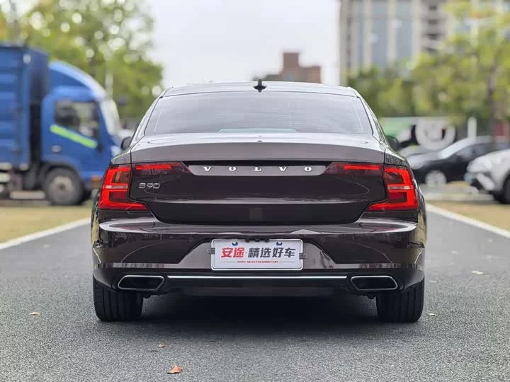 Volvo S90