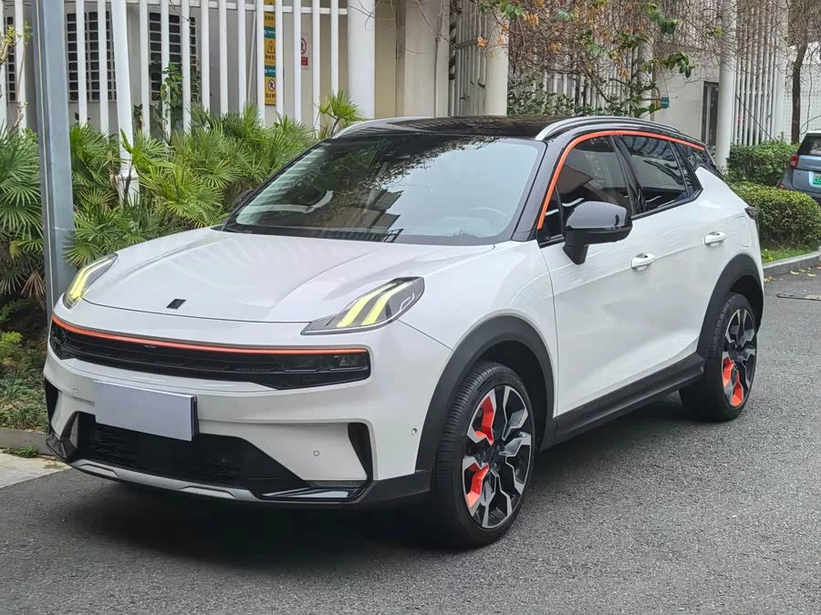 Lynk & Co 06