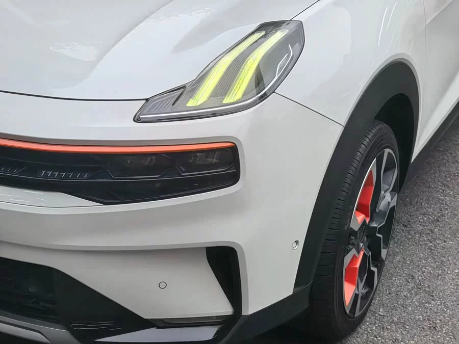 Lynk & Co 06