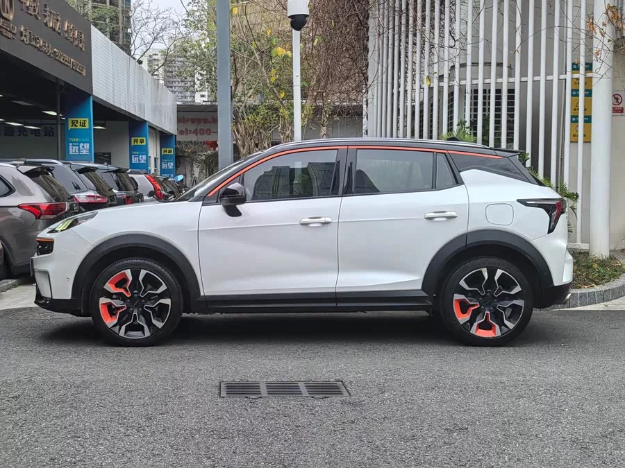 Lynk & Co 06
