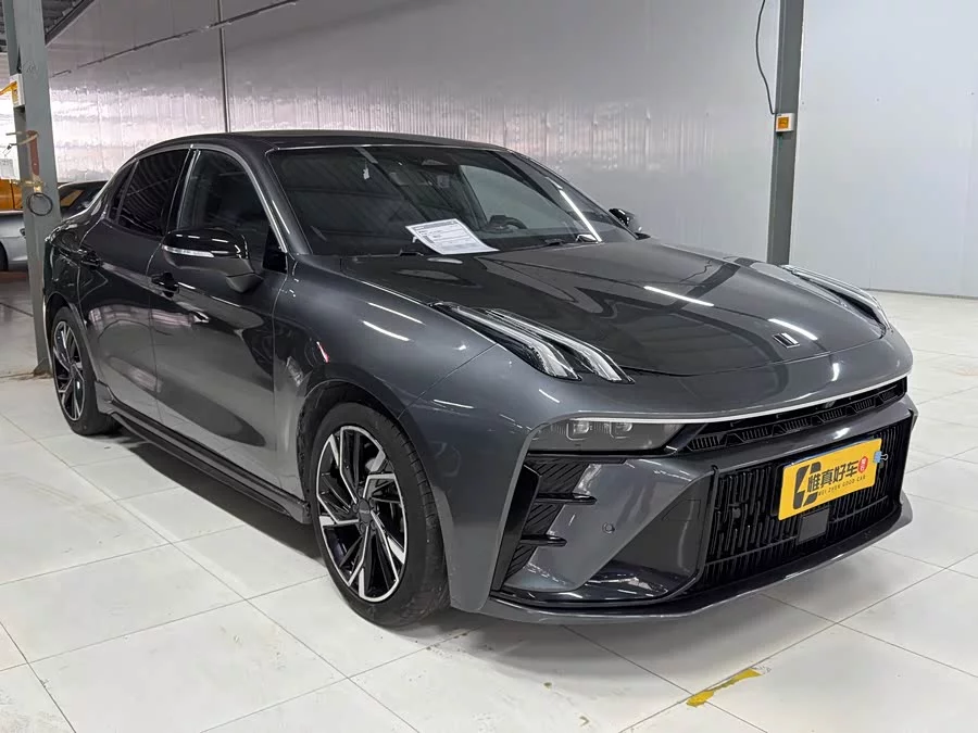 Lynk & Co 03
