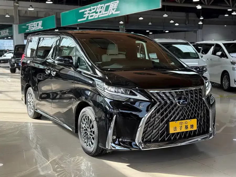 Lexus LM