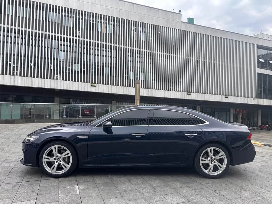 Audi A7L