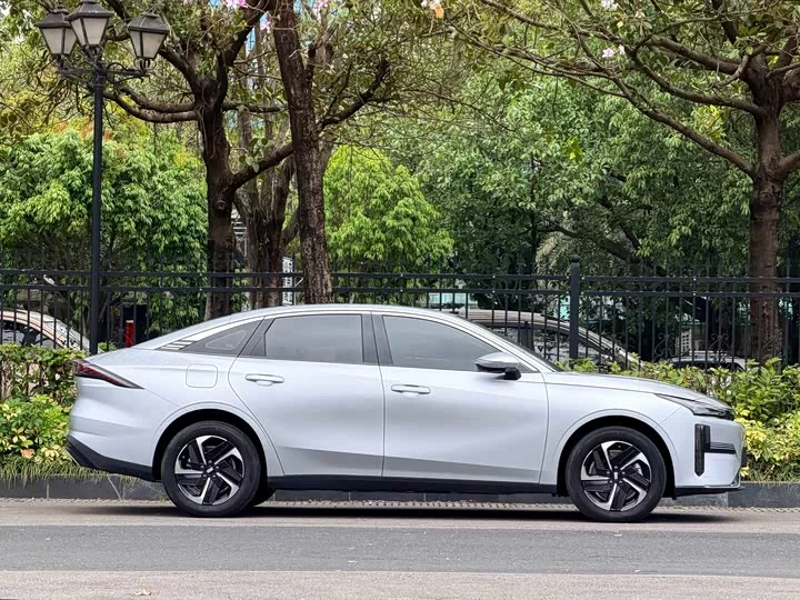 Geely Galaxy L6