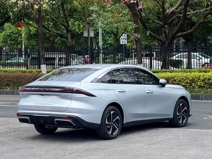 Geely Galaxy L6