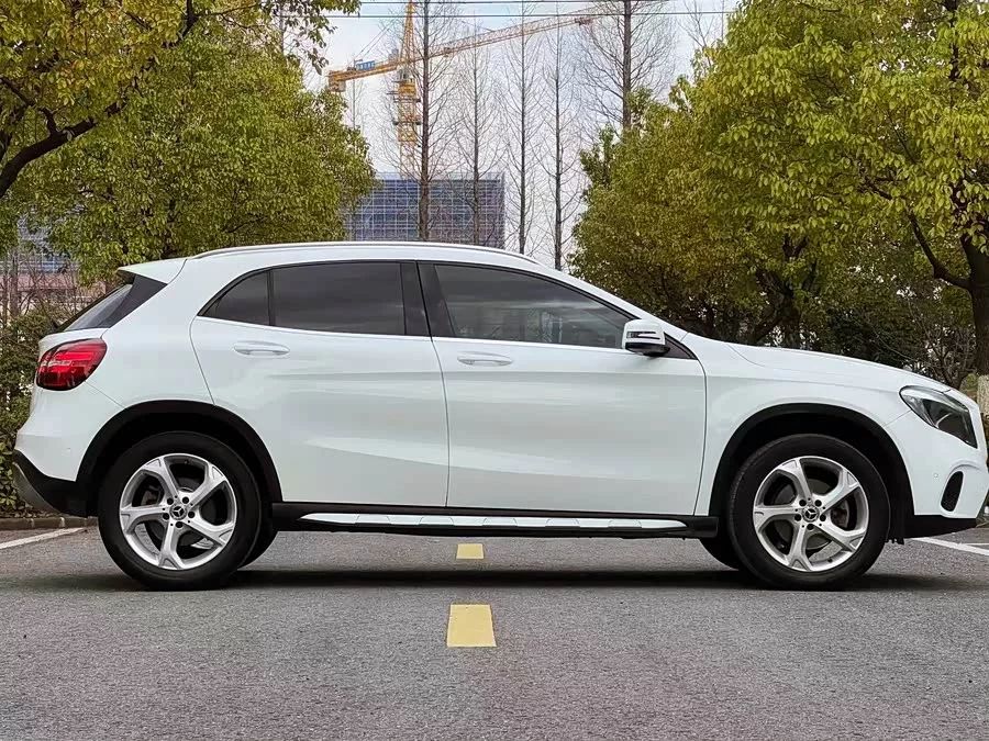 Mercedes Benz GLA