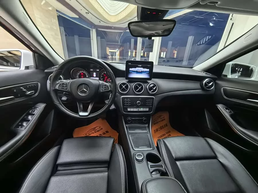 Mercedes Benz GLA